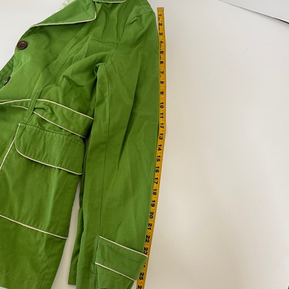 Tulle Green Trench Coat with Cream Piping - Picture 9 of 9